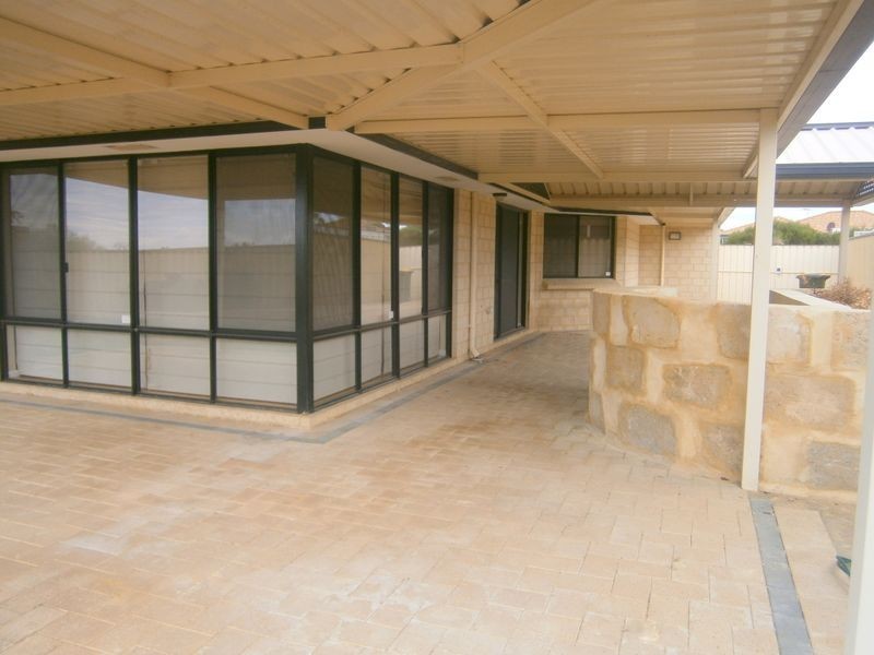 67 colchester Avenue, Orelia WA 6167