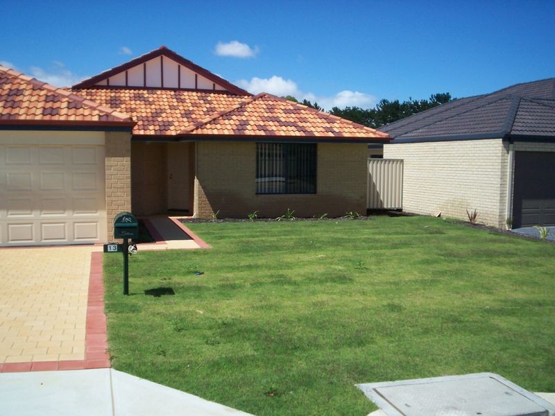 13 Berry Way, Bertram WA 6167