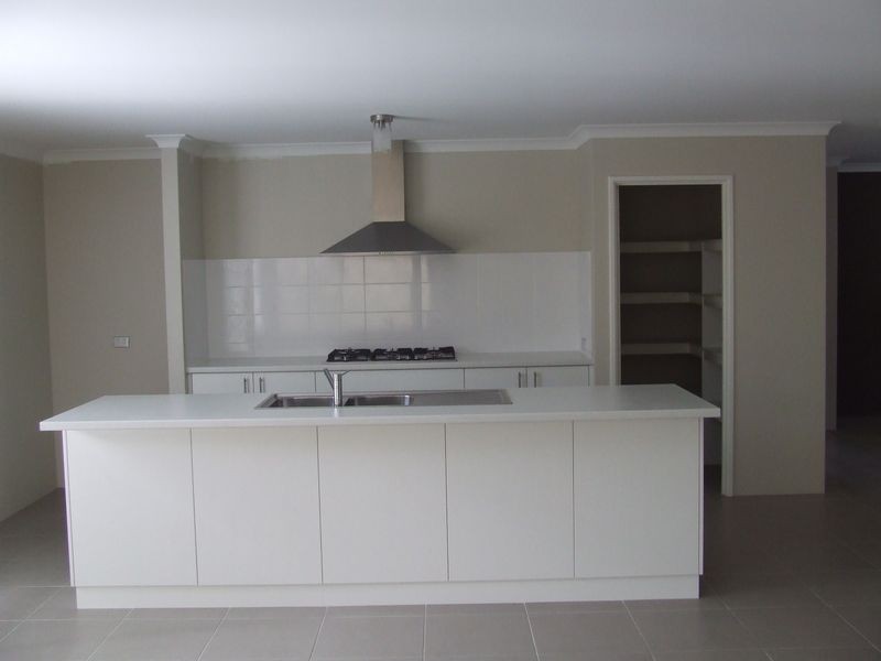 16 Moonstone Parkway, Wellard WA 6170