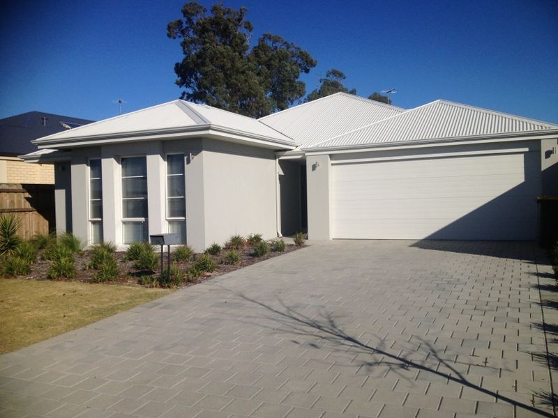 16 Moonstone Parkway, Wellard WA 6170