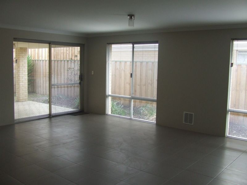 16 Moonstone Parkway, Wellard WA 6170