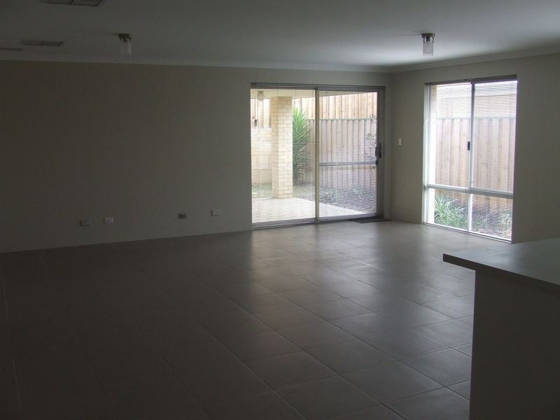 16 Moonstone Parkway, Wellard WA 6170