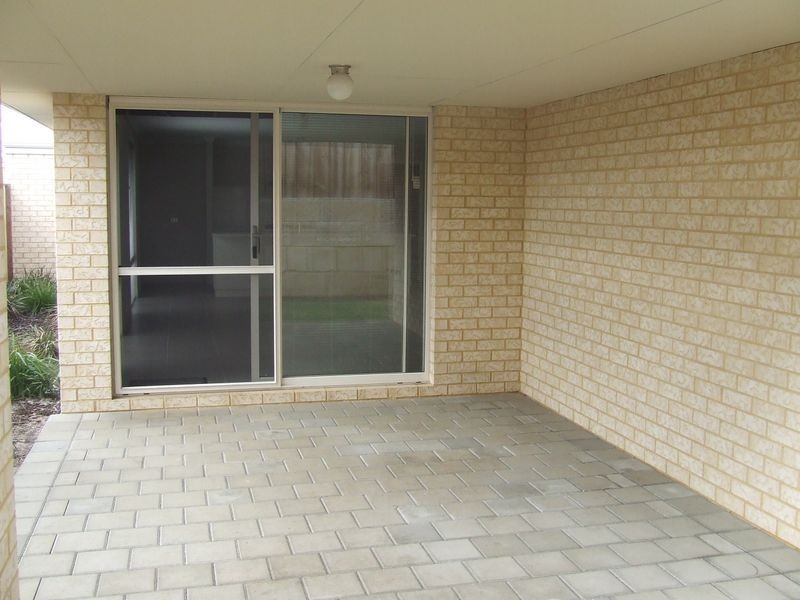 16 Moonstone Parkway, Wellard WA 6170