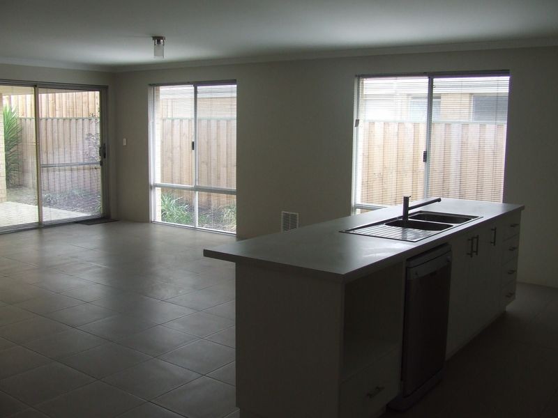 16 Moonstone Parkway, Wellard WA 6170