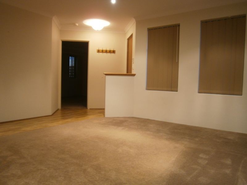 4 Glastonbury Street, Leda WA 6170