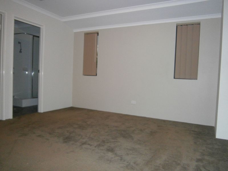 4 Glastonbury Street, Leda WA 6170