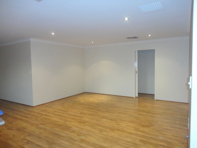 4 Glastonbury Street, Leda WA 6170