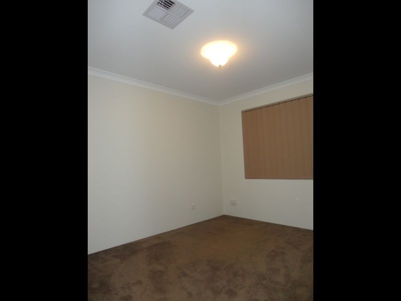 4 Glastonbury Street, Leda WA 6170