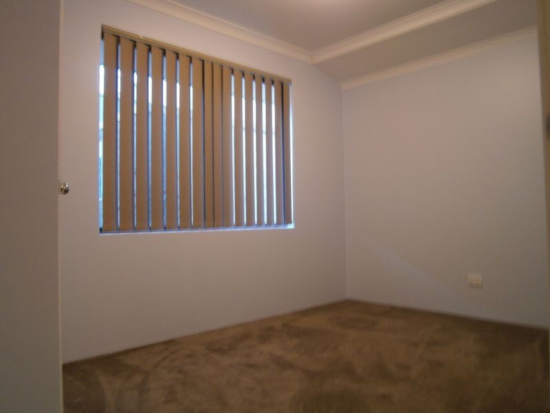 4 Glastonbury Street, Leda WA 6170