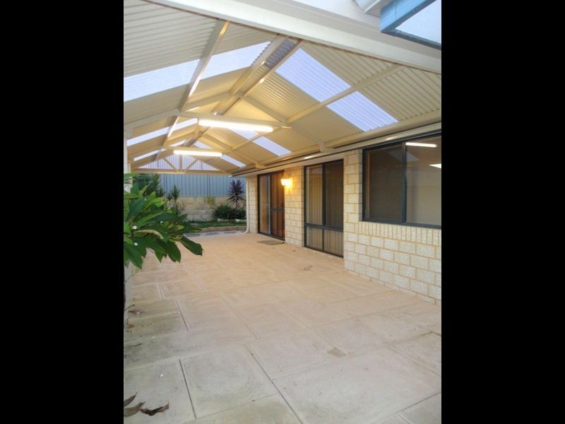 4 Glastonbury Street, Leda WA 6170