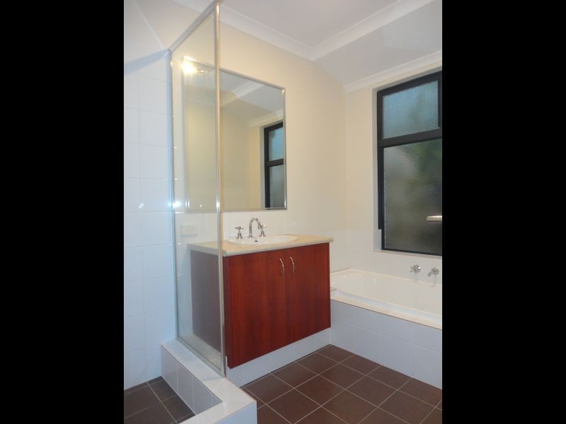 4 Glastonbury Street, Leda WA 6170