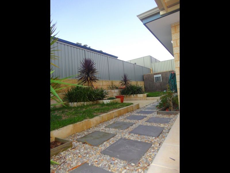 4 Glastonbury Street, Leda WA 6170