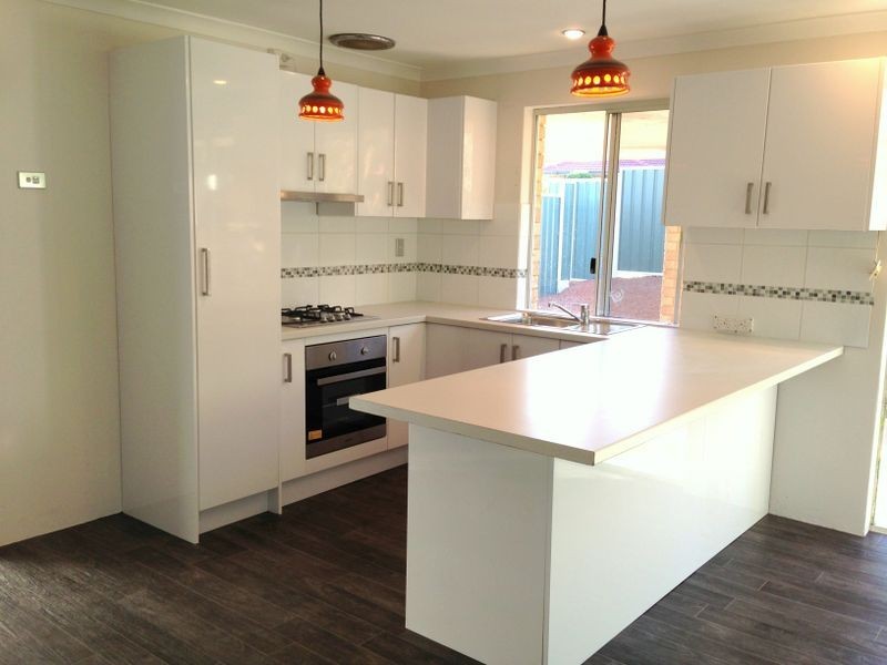 19 Simmons Loop, Parmelia WA 6167