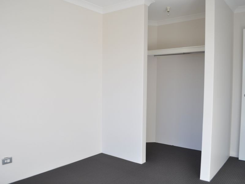 19 Simmons Loop, Parmelia WA 6167