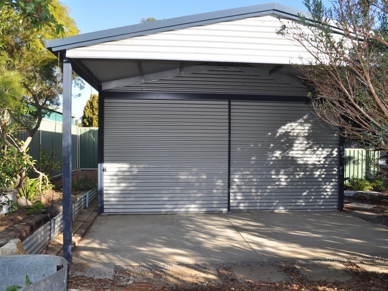 19 Simmons Loop, Parmelia WA 6167