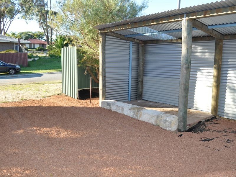 19 Simmons Loop, Parmelia WA 6167