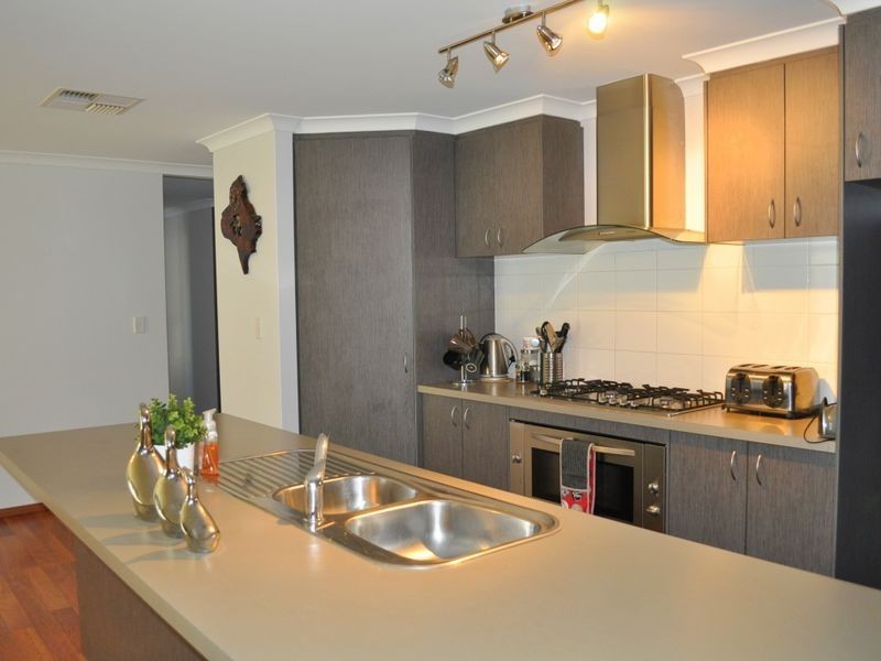 4 Ivory Way, Wellard WA 6170