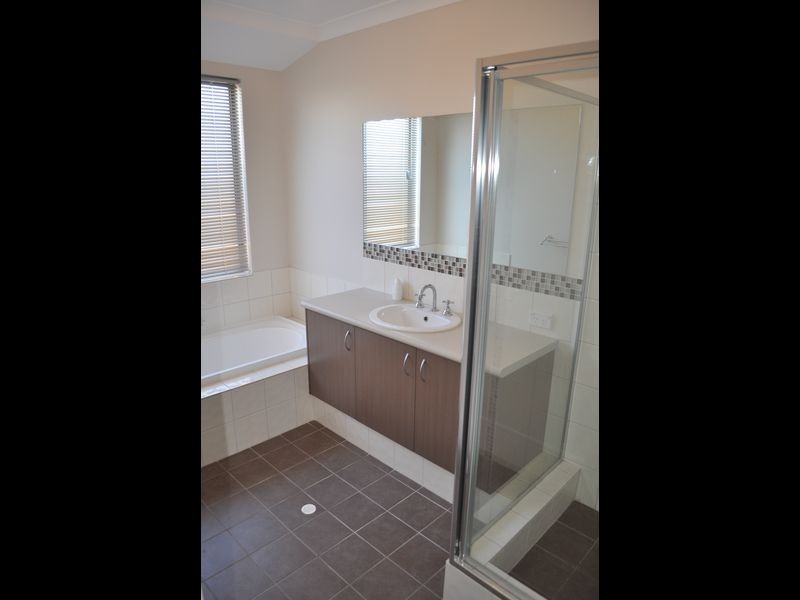 4 Ivory Way, Wellard WA 6170