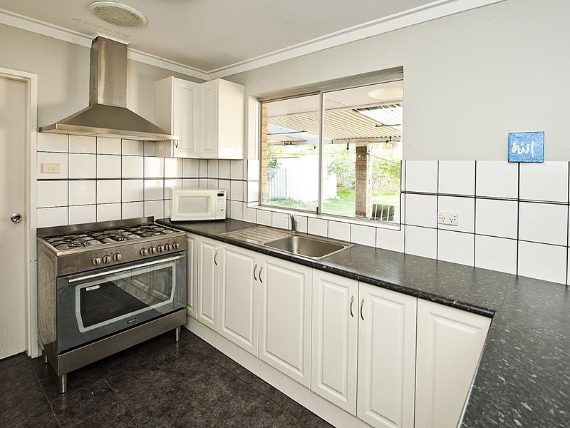 41 Adamson Rd, Parmelia WA 6167