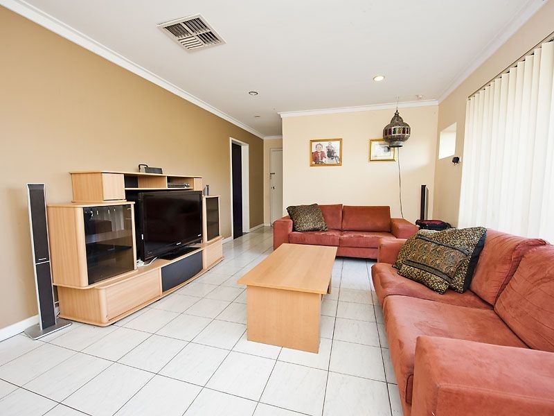 41 Adamson Rd, Parmelia WA 6167