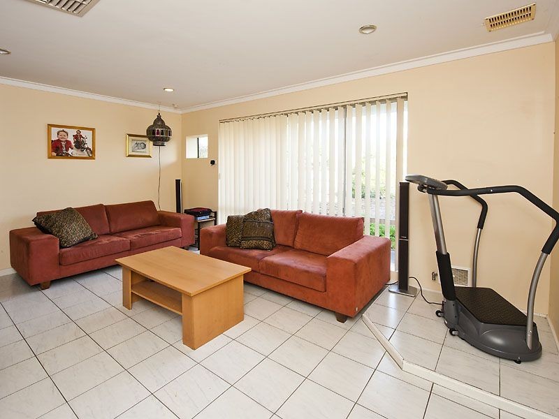 41 Adamson Rd, Parmelia WA 6167