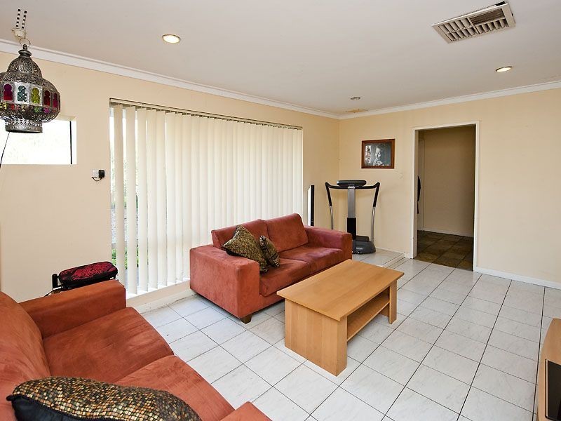 41 Adamson Rd, Parmelia WA 6167