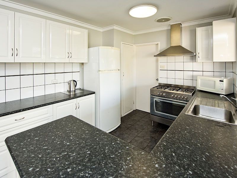 41 Adamson Rd, Parmelia WA 6167