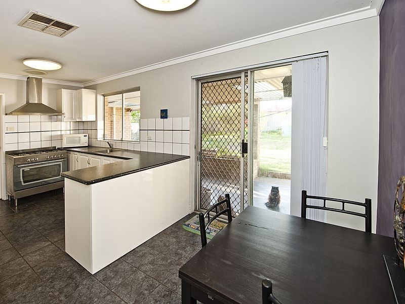 41 Adamson Rd, Parmelia WA 6167