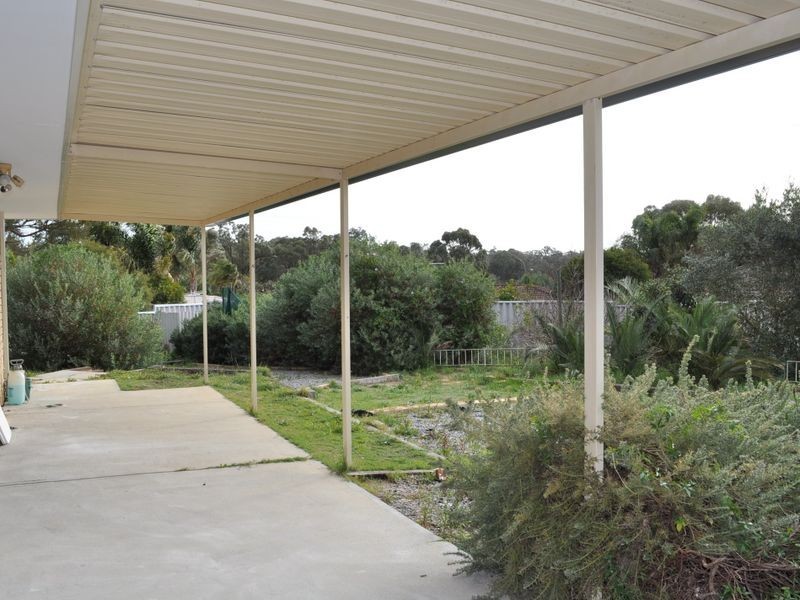 9 Robbins Retreat, Leda WA 6170