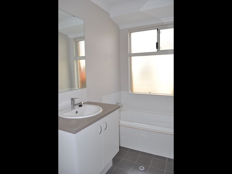 33 Bluebird Street, Wellard WA 6170