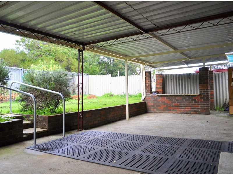 33 Corring Way, Parmelia WA 6167
