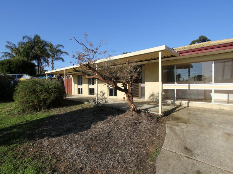 33 Corring Way, Parmelia WA 6167