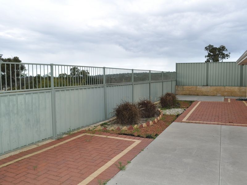 10 Campden Loop, Parmelia WA 6167