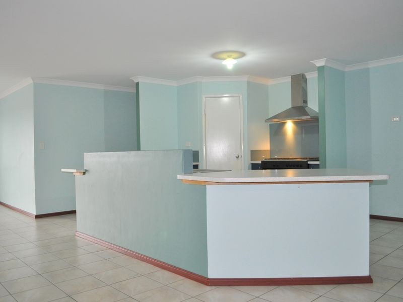 10 Campden Loop, Parmelia WA 6167