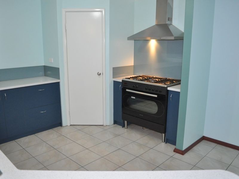 10 Campden Loop, Parmelia WA 6167