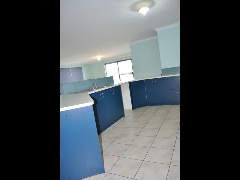 10 Campden Loop, Parmelia WA 6167