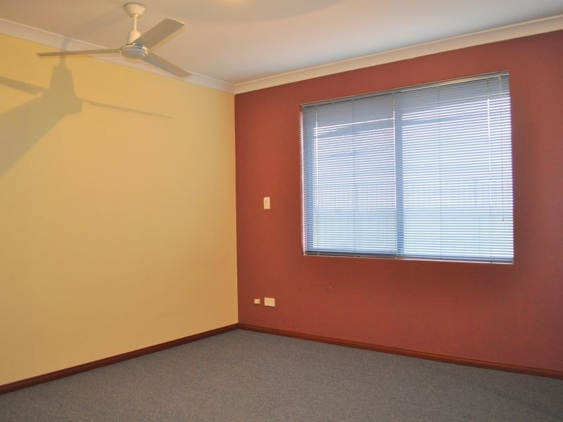 10 Campden Loop, Parmelia WA 6167