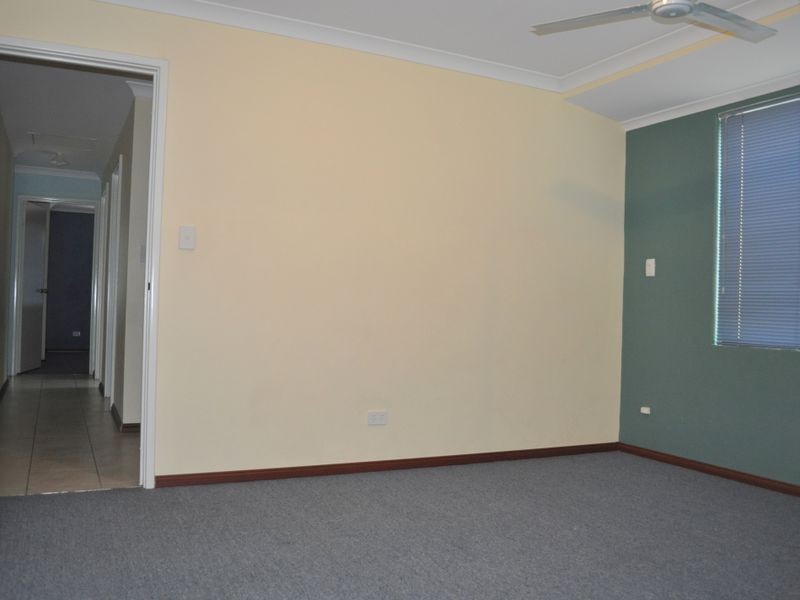 10 Campden Loop, Parmelia WA 6167