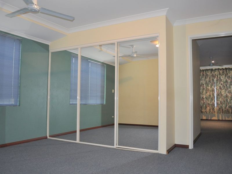 10 Campden Loop, Parmelia WA 6167