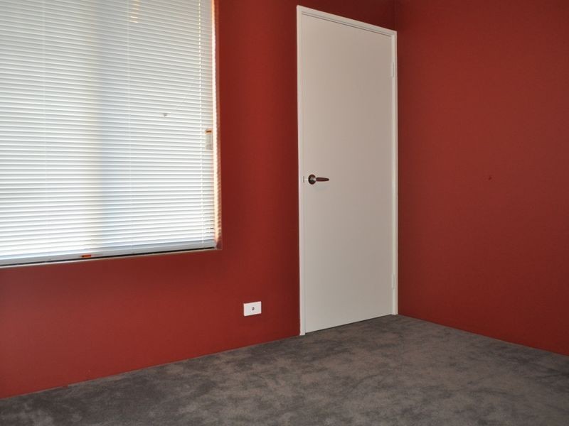 2 Oakham Way, Orelia WA 6167
