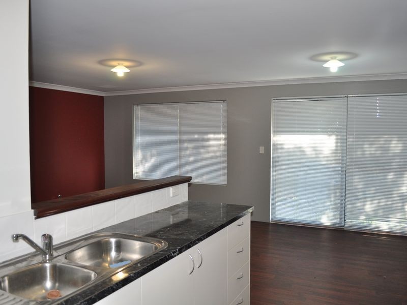 2 Oakham Way, Orelia WA 6167