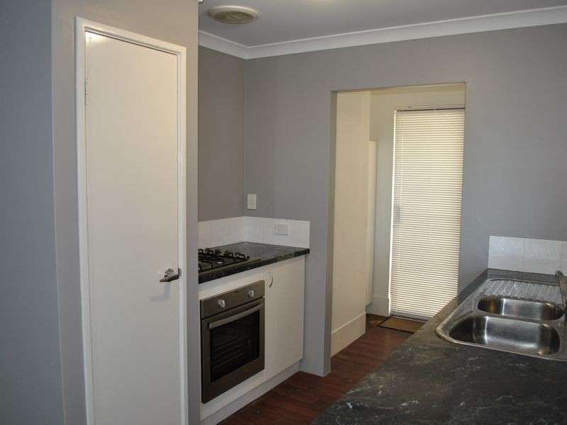 2 Oakham Way, Orelia WA 6167