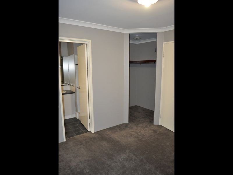 2 Oakham Way, Orelia WA 6167