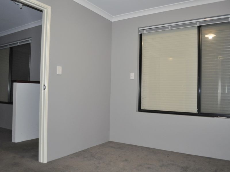 2 Oakham Way, Orelia WA 6167