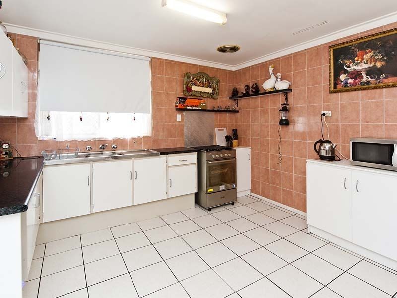 34 Hefron Way, Parmelia WA 6167