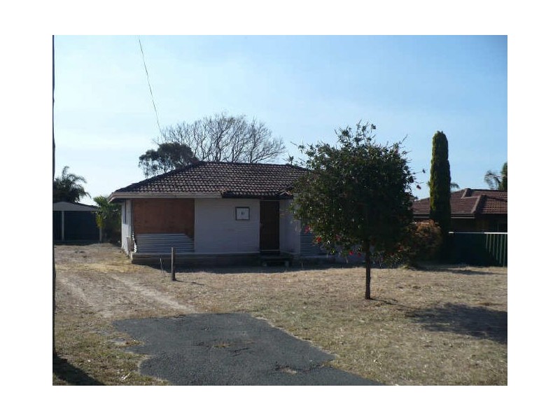 81 Sicklemore Rd, Parmelia WA 6167