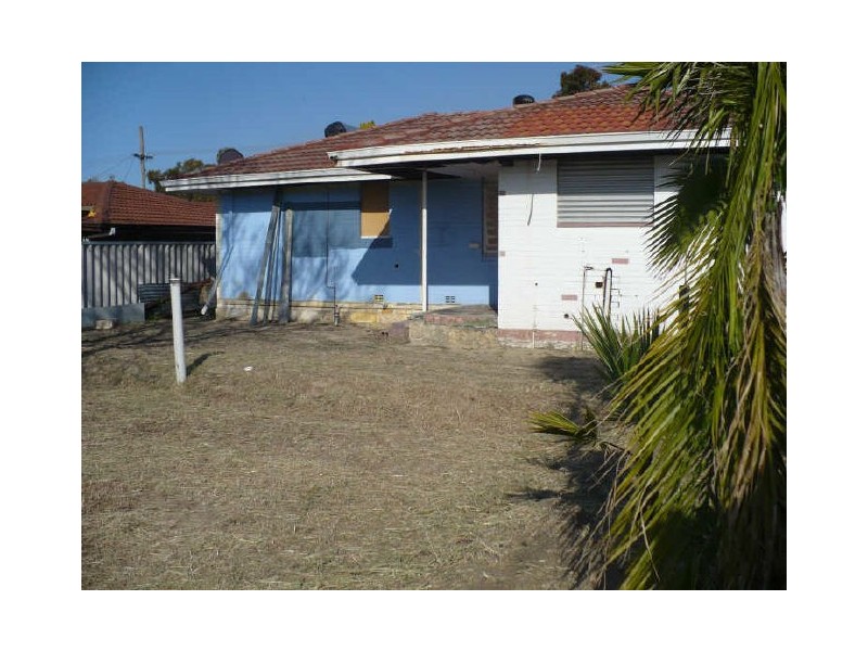 81 Sicklemore Rd, Parmelia WA 6167