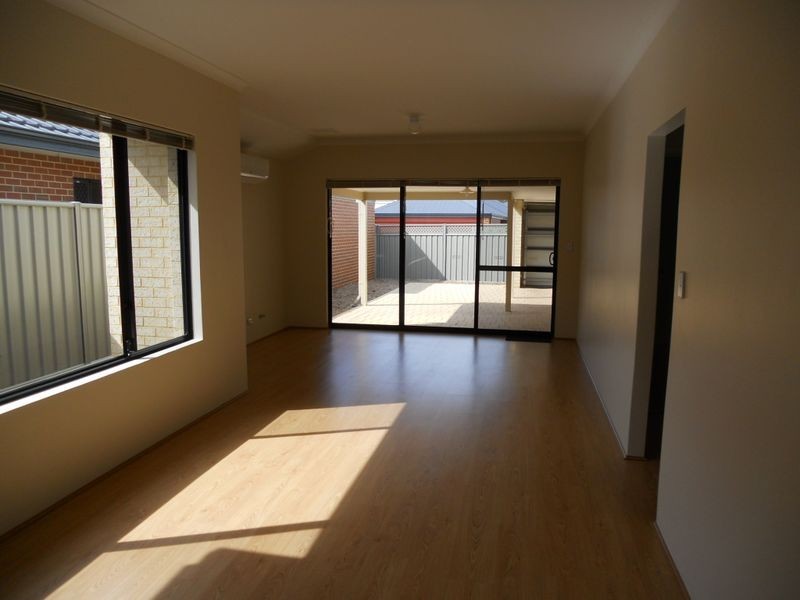 14 Thaxted Street, Wellard WA 6170