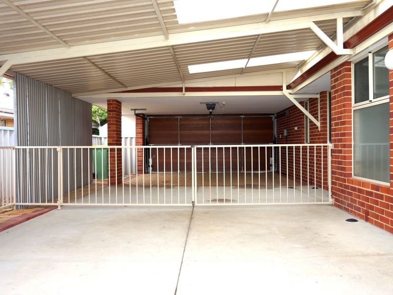 16 Holyrood Close, Orelia WA 6167