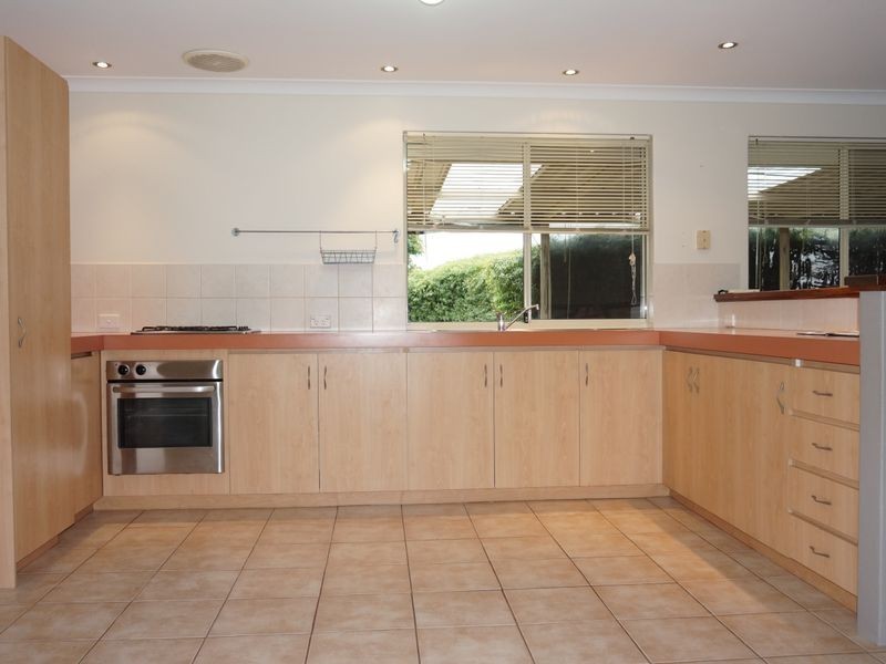 16 Holyrood Close, Orelia WA 6167